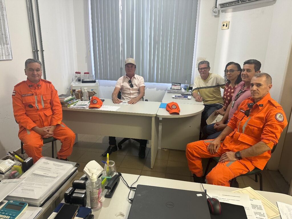 WhatsApp Image 2025 07 31 at 10.00.39 Secretaria de Meio Ambiente de Guanambi firma parceria com Bombeiros para prevenção e combate às queimadas urbanas