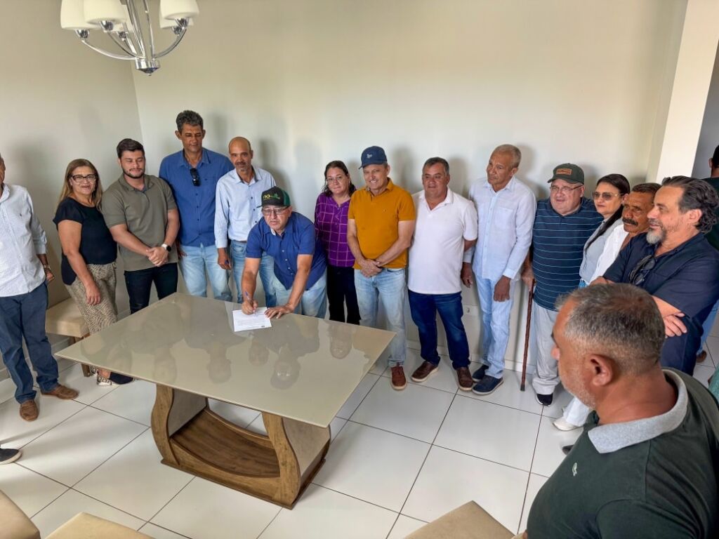 538837217 1327665212259162 4548033331769075015 n Prefeito João Veiga assina ordem de serviço para construção da ponte da Lagoa do Almoço com investimento próprio