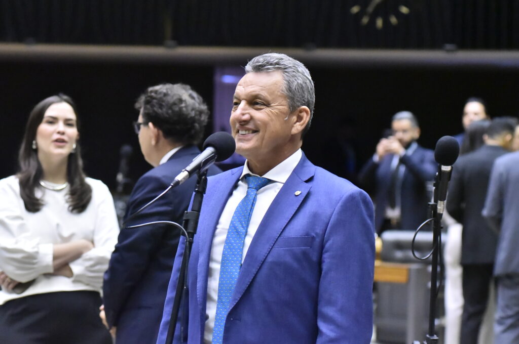 Deputado Charles Fernandes PSD BA – Foto Claudio Araujo Deputado Charles Fernandes celebra aprovação de lei que protege crianças no ambiente digital
