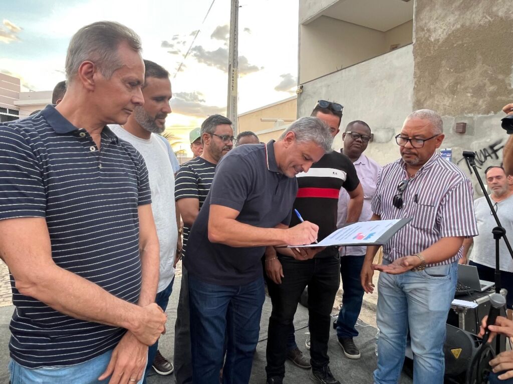 WhatsApp Image 2025 08 12 at 11.15.03 Prefeito de Guanambi assina Ordem de Serviço para revitalização do Lajedo Novo