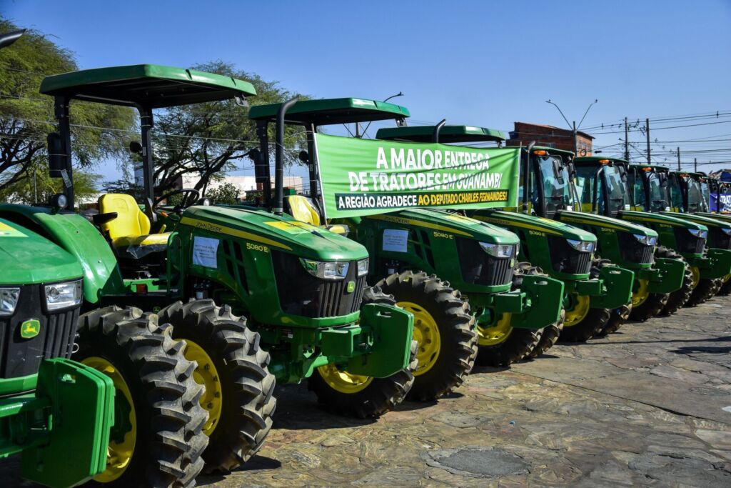 545766056 1339600231065660 519491508388533209 n Deputado Charles Fernandes reúne prefeitos e lideranças e realiza a maior entrega de máquinas agrícolas da história da região