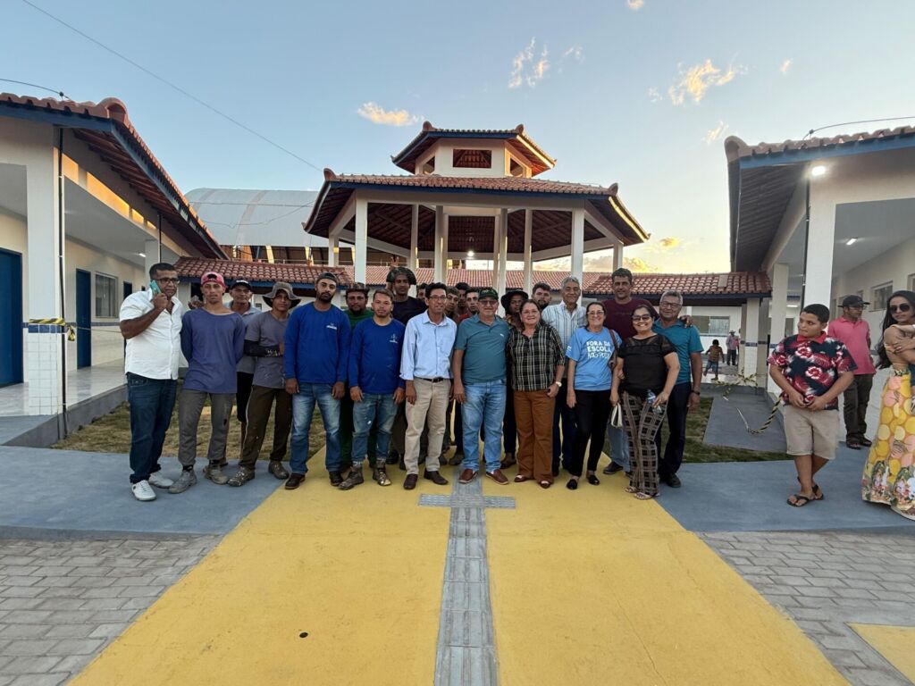 WhatsApp Image 2025 09 01 at 19.14.06 Prefeito João Veiga entrega nova Escola Prefeito Francisco Cotrim no distrito de Guirapá