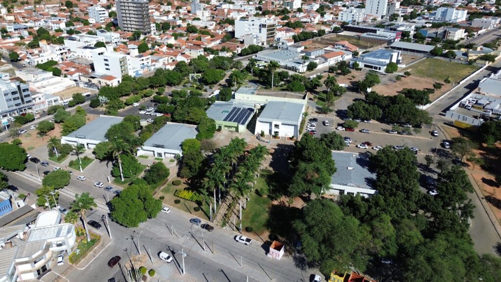 WhatsApp Image 2025 09 02 at 10.10.29 Secretário de Governo Edileno Oliveira representa prefeito Nal Azevedo no ato de assinatura de mais 27 Casas Populares para Guanambi