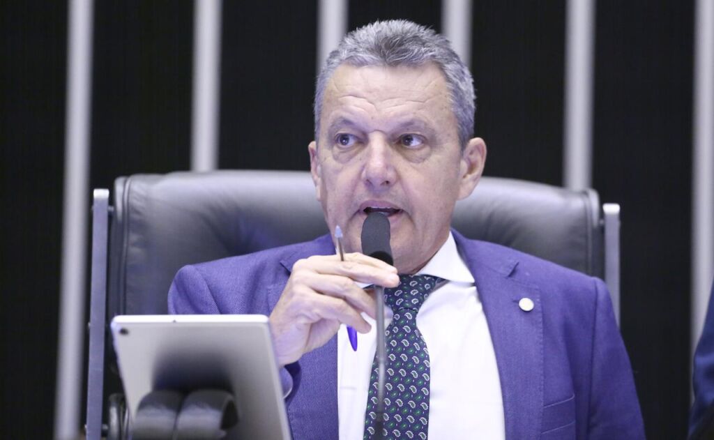 CHARLES Deputado Charles Fernandes celebra criação da Frente Parlamentar em Defesa dos Vereadores e Câmaras Municipais