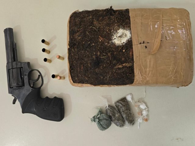 Imagem do WhatsApp de 2025 10 11 as 18.52.15 2ec81a02 Homem morre em confronto com a Rondesp em Bom Jesus da Lapa; arma e drogas são apreendidas