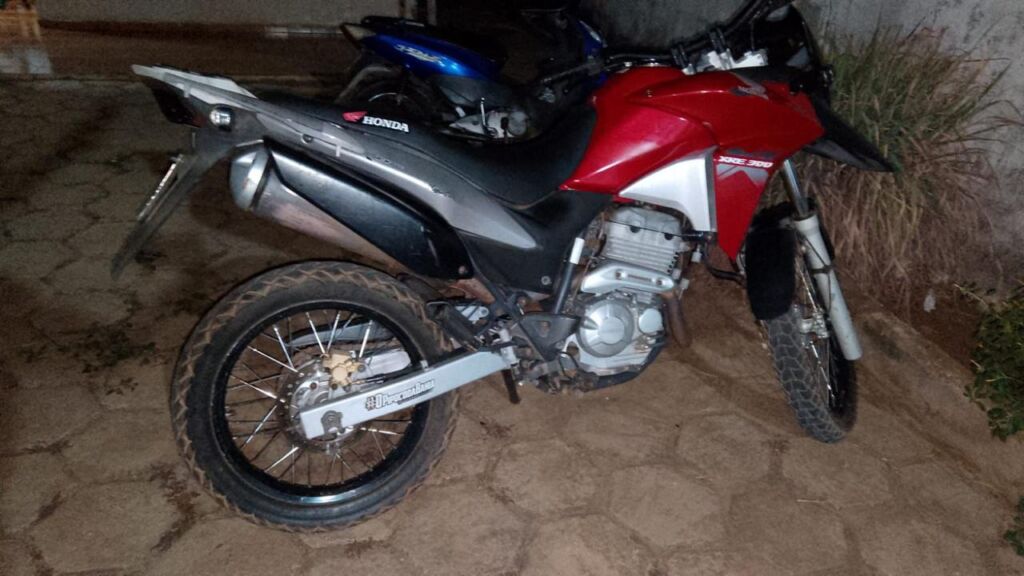 WhatsApp Image 2025 10 06 at 20.03.22 Polícia Militar de Licínio de Almeida recupera motocicleta roubada