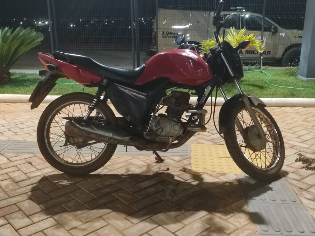 WhatsApp Image 2025 10 06 at 21.19.53 Polícia recupera moto roubada em Caculé