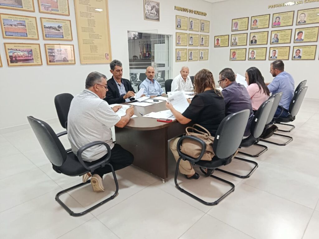 WhatsApp Image 2025 10 28 at 19.32.45 Câmara de Pindaí realiza sessão ordinária e discute destinação de emendas impositivas e projetos de lei