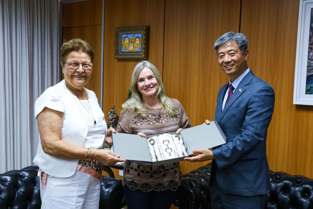 WhatsApp Image 2025 10 29 at 18.28.48 Ivana Bastos recebe embaixador da Coreia do Sul em reunião sobre potencial para investimentos no estado