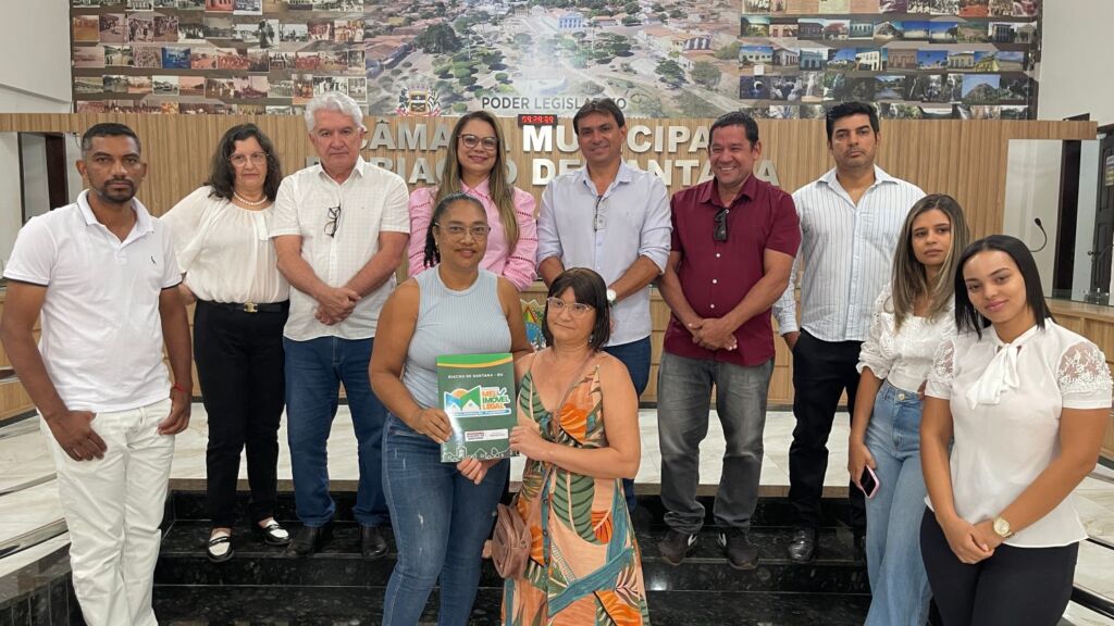 IMG 7879 1 Prefeitura de Riacho de Santana entrega escrituras públicas a famílias pelo programa “Seu Imóvel Legal”
