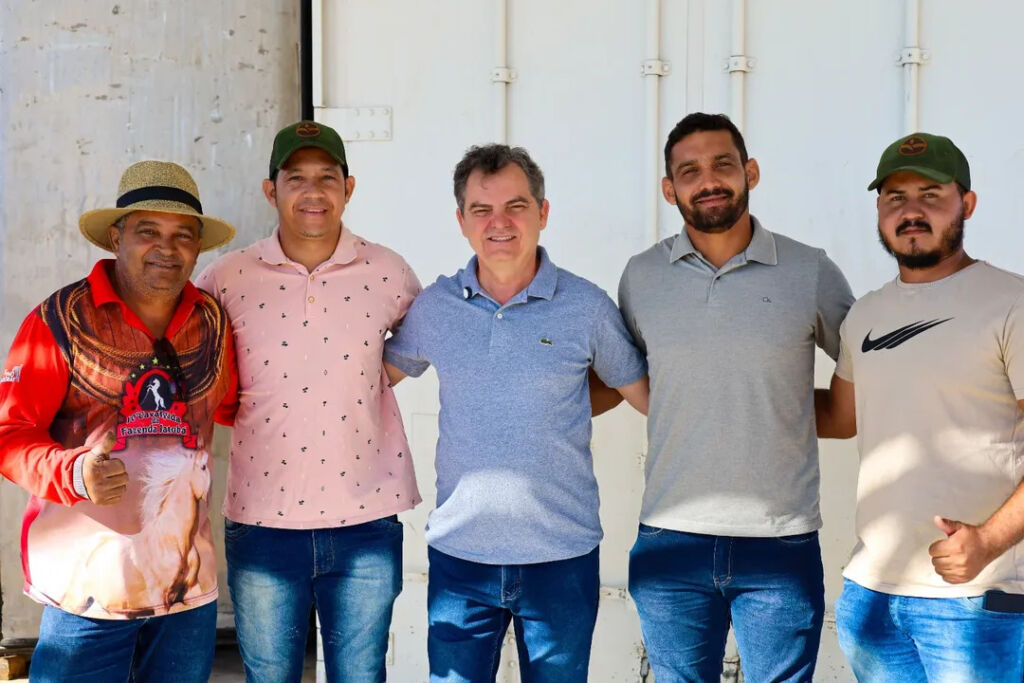 SaveClip.App 581023321 18089035757508186 8560416212207951670 n Prefeitura de Sebastião Laranjeiras reforça compromisso com o campo durante visita técnica ao plantio de pepino em Barreiras