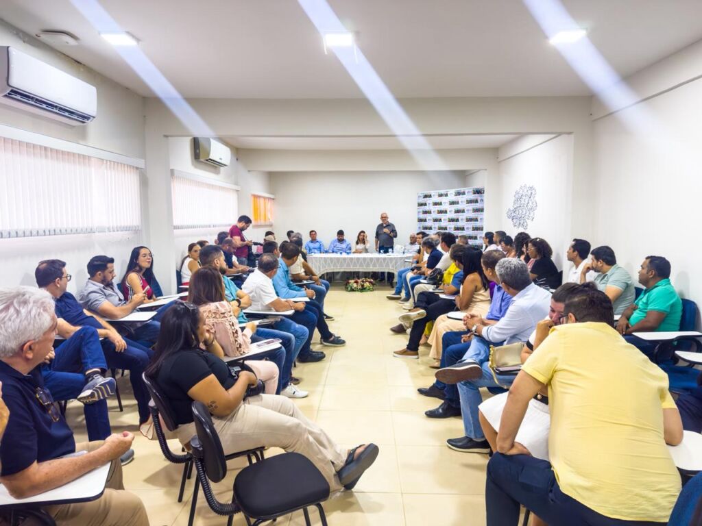 WhatsApp Image 2025 11 05 at 21.01.24 Governo da Bahia anuncia estadualização da Unacon de Caetité em reunião com prefeitos da região