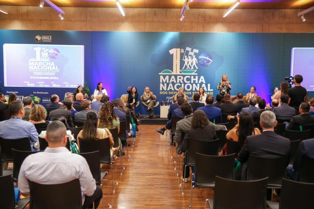 WhatsApp Image 2025 11 24 at 22.03.04 “A Bahia tem voz e protagonismo neste debate nacional”, declara presidente Ivana Bastos na abertura da 1ª Marcha Nacional dos Deputados Estaduais