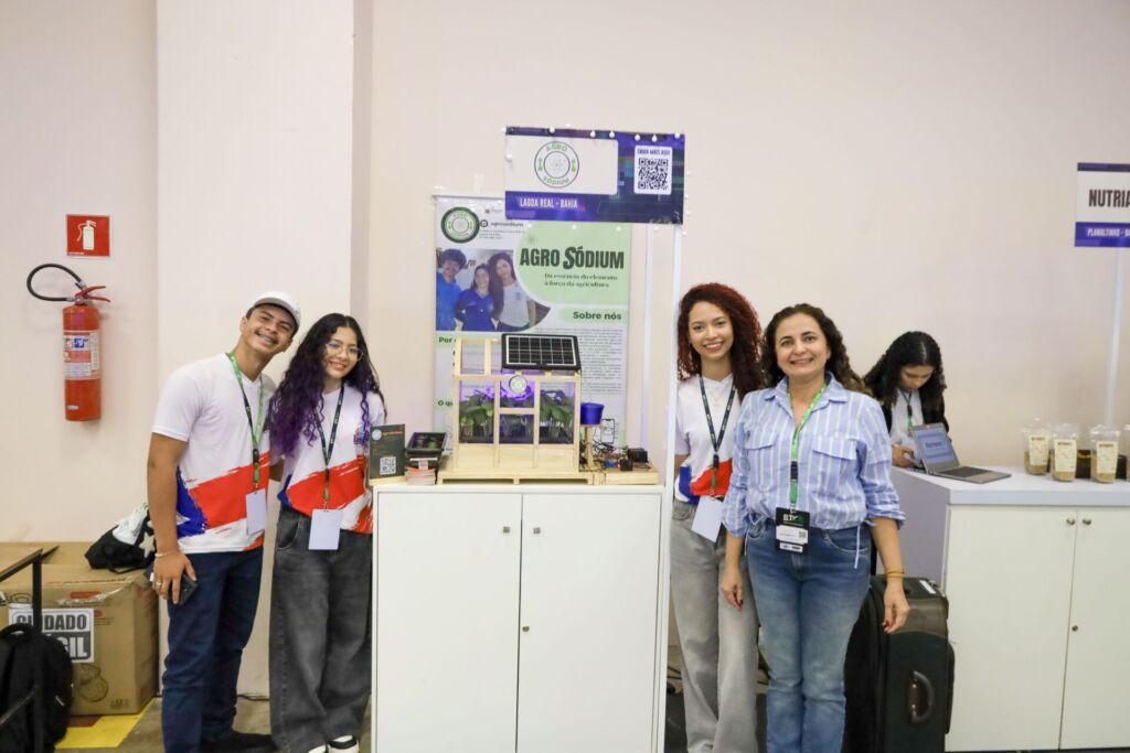 Gabriel PinheiroSecti 2 1 Jovens do Sertão Produtivo em Lagoa Real, inovam com estufa agrícola automatizada e já planejam startup