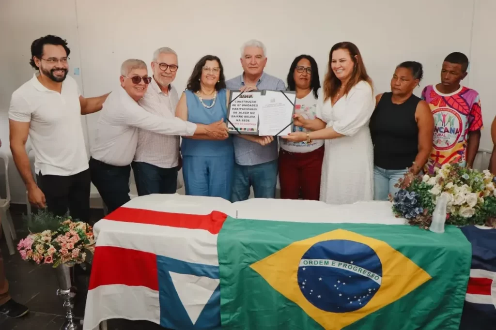 SaveClip.App 590429937 18353230600162553 3056021105186409105 n Prefeito em exercício Tito Eugênio coordena ato de assinaturas para obras e benefícios em Riacho de Santana