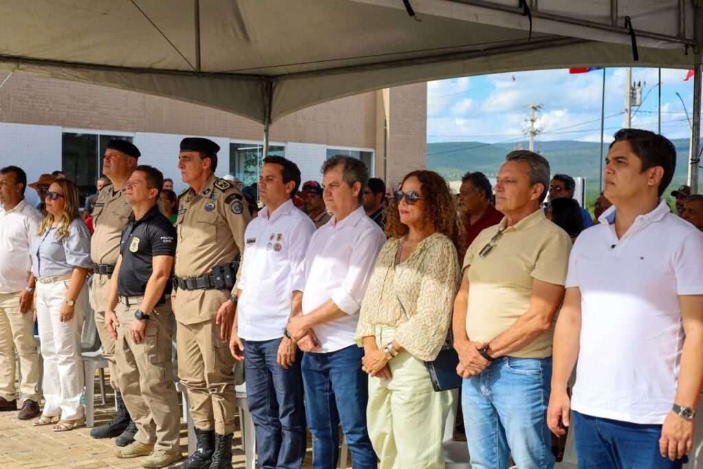 619256111 1451255146566834 3008916159253138828 n Deputado Charles Fernandes participa de inaugurações e reforça parceria com Sebastião Laranjeiras