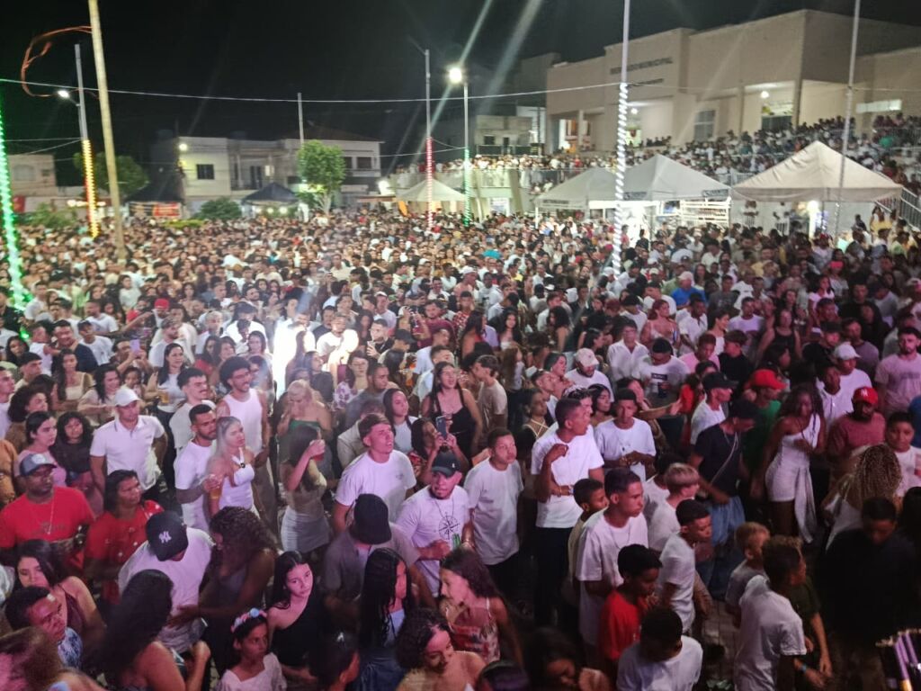 WhatsApp Image 2026 01 03 at 00.41.21 1 Réveillon reúne grande público e celebra chegada do Ano Novo em Pindaí