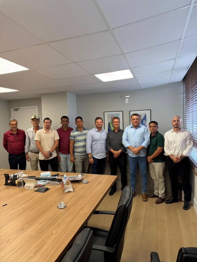 SaveClip.App 624628704 18321558016247955 7883182471074627773 n Prefeito Cris de Dema garante pavimentação asfáltica e retomada de obras em audiência na SEINFRA