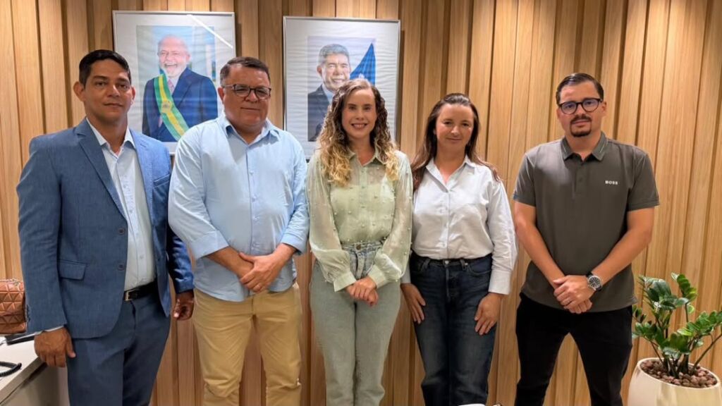 SaveClip.App 641822945 18324343003247955 4606641401921895943 n Prefeito Cris de Dema cumpre agenda na Secretaria da Educação da Bahia e garante mobiliário escolar para Piripá