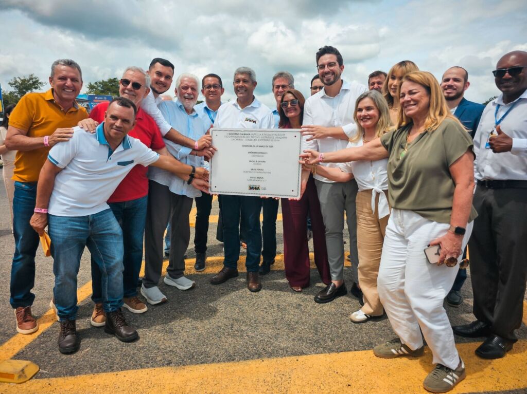 651181517 1492329269126088 3543598406157751030 n Deputado Charles Fernandes participa de anúncio de obras em Condeúba, incluindo pavimentação até Caculé e Barragem de Morrinhos