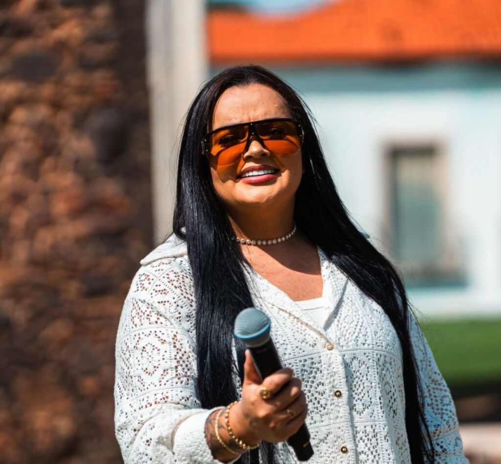 IMAGEM NOTICIA 2 Prefeitura de Malhada anuncia Klessinha como primeira atração dos Festejos de Santa Cruz 2026