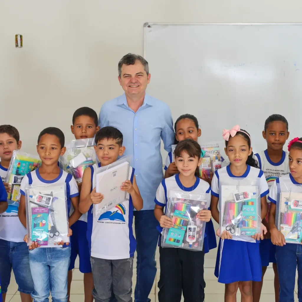 SaveClip.App 643589899 18083922983193073 4928915496336640074 n Prefeitura de Sebastião Laranjeiras realiza entrega de kits escolares na Escola de Mandiroba
