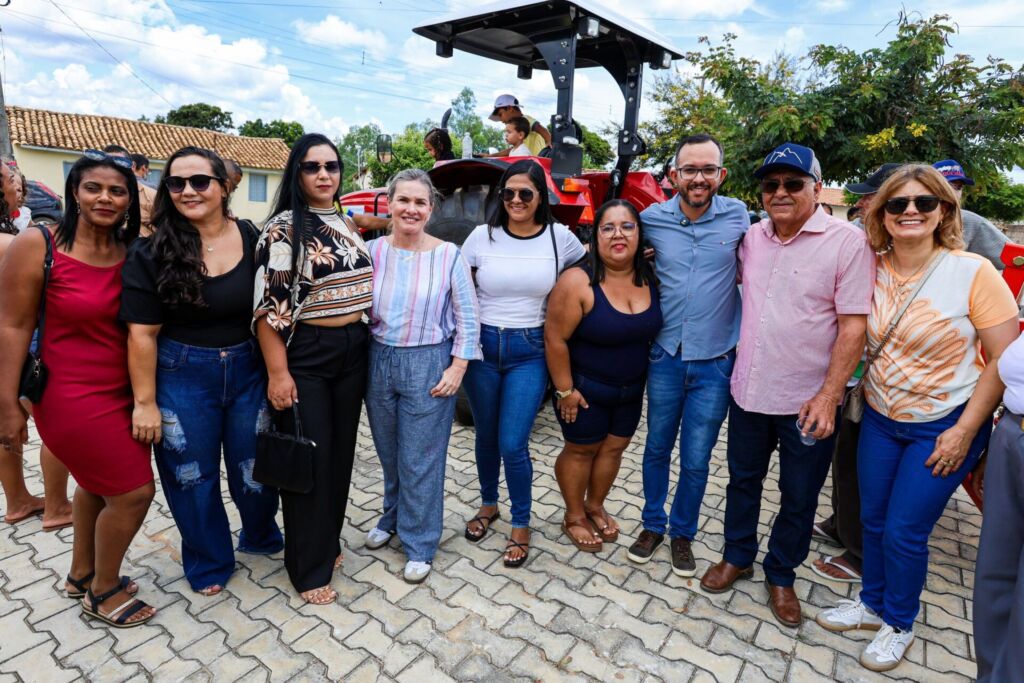 cerrado caetite Ivana Bastos fortalece agricultura familiar com entrega de tratores em Caetité