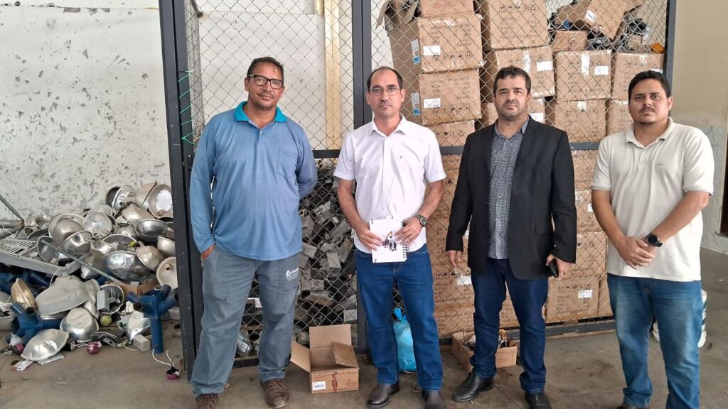 WhatsApp Image 2026 04 13 at 20.09.31 Prefeitura de Guanambi toma providências contra a retirada de equipamentos de iluminação de famílias da zona rural
