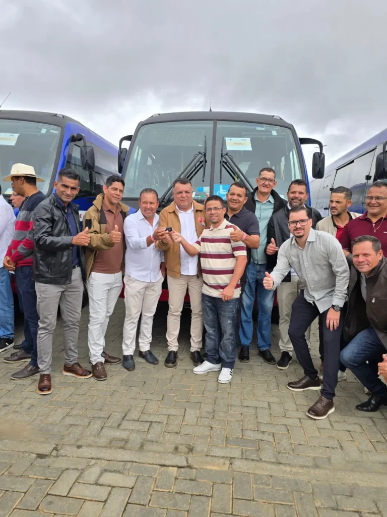 SaveClip.App 730773493 18342156178247955 7940430594638287219 n Prefeito Cris de Dema celebra novas obras, veículos e investimentos para Piripá durante agenda com governador