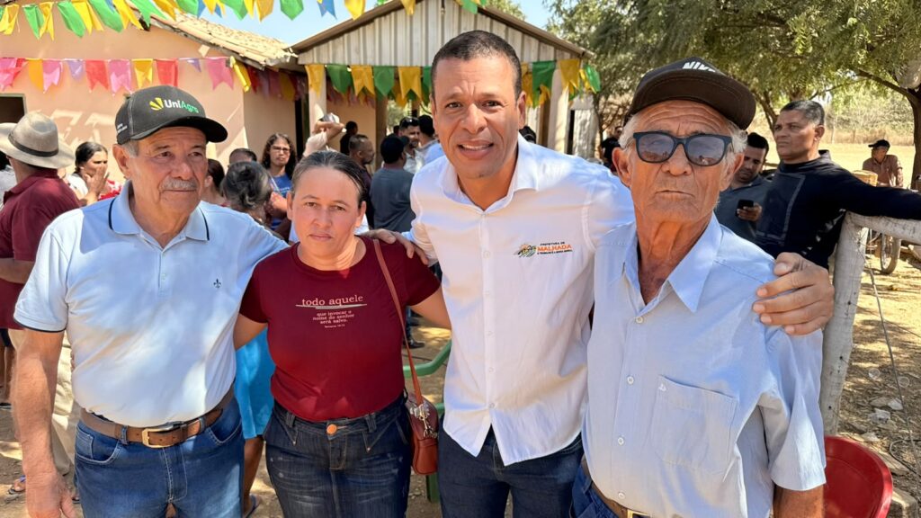 WhatsApp Image 2026 07 14 at 20.00.28 Prefeito Dr. Gimmy assina ordem de serviço para pavimentação asfáltica da comunidade do Riachão em Malhada