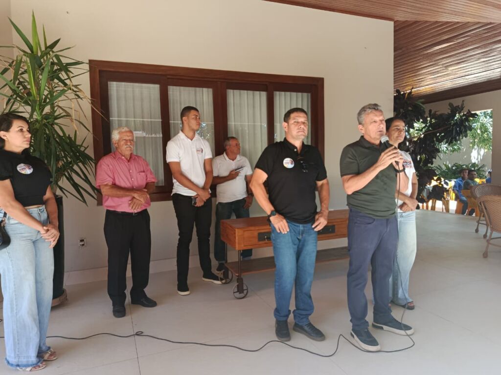 WhatsApp Image 2026 09 23 at 11.48.53 Charles Fernandes se reúne com associações rurais e jovens em Guanambi