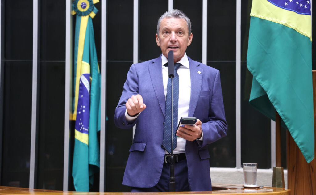 Foto Dep. Charles Fenandes.jpg Deputado Charles Fernandes defende debate sobre voto distrital misto e maior proximidade entre eleitores e parlamentares