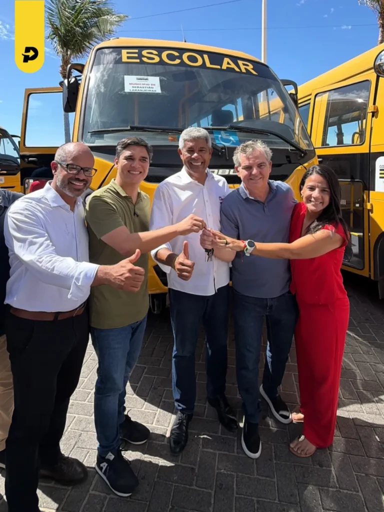 SaveClip.App 860419446 18108010226193073 2538687266535724105 n Prefeito Dr. Pedro Malheiros recebe novo ônibus escolar para Sebastião Laranjeiras durante agenda em Salvador