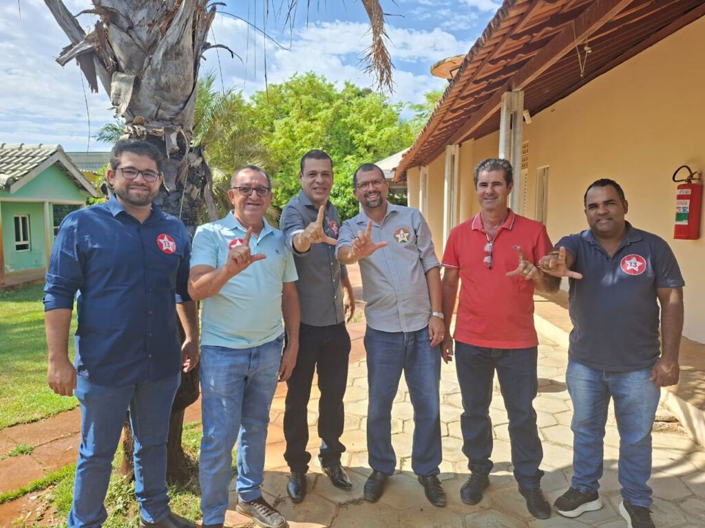 WhatsApp Image 2026 10 15 at 19.02.12 Prefeitos de Malhada, Pindaí, Urandi, Iuiu e Sebastião Laranjeiras participam de encontro com Jerônimo Rodrigues em Bom Jesus da Lapa