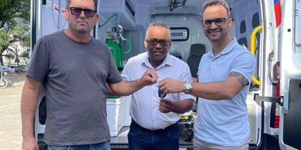 Guanambi-recebe-duas-novas-ambulancias-para-reforcar-o-atendimento-da-Atencao-Basica-e-TFD-SS-741x470